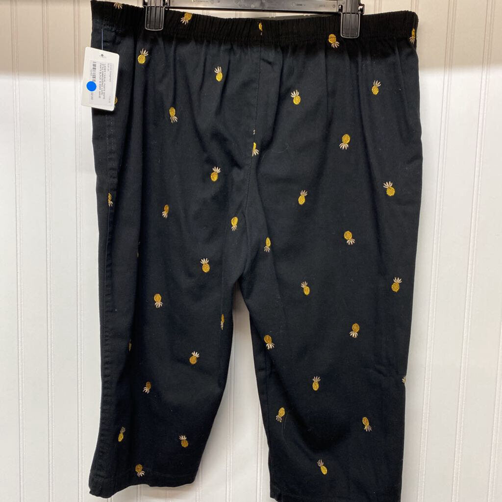 EMBROIDERED CAPRI PANTS