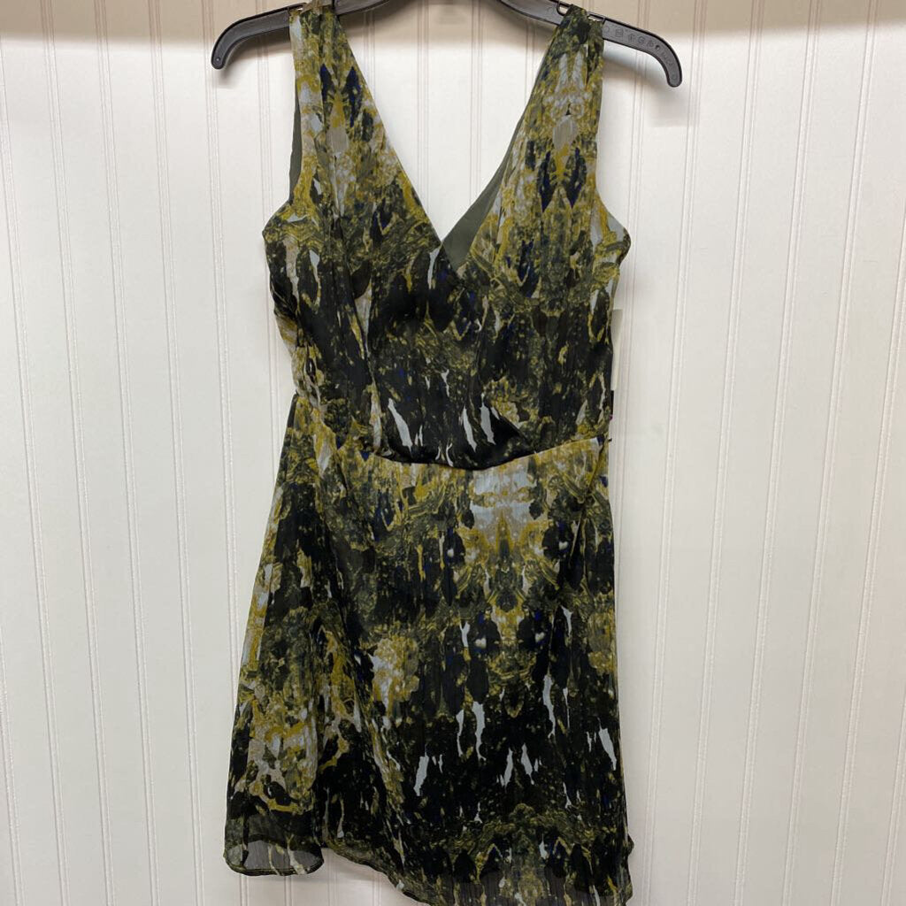 SLEEVELESS V NECK DRESS