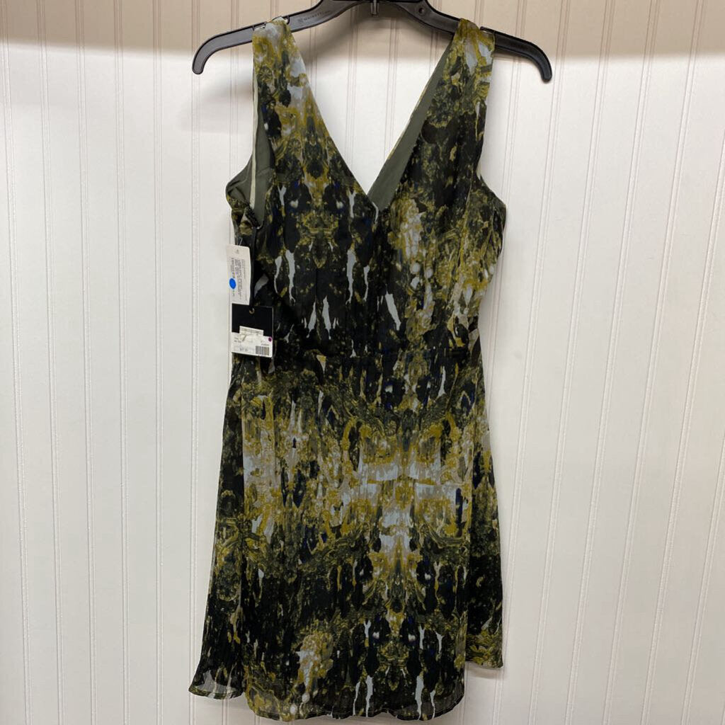 SLEEVELESS V NECK DRESS