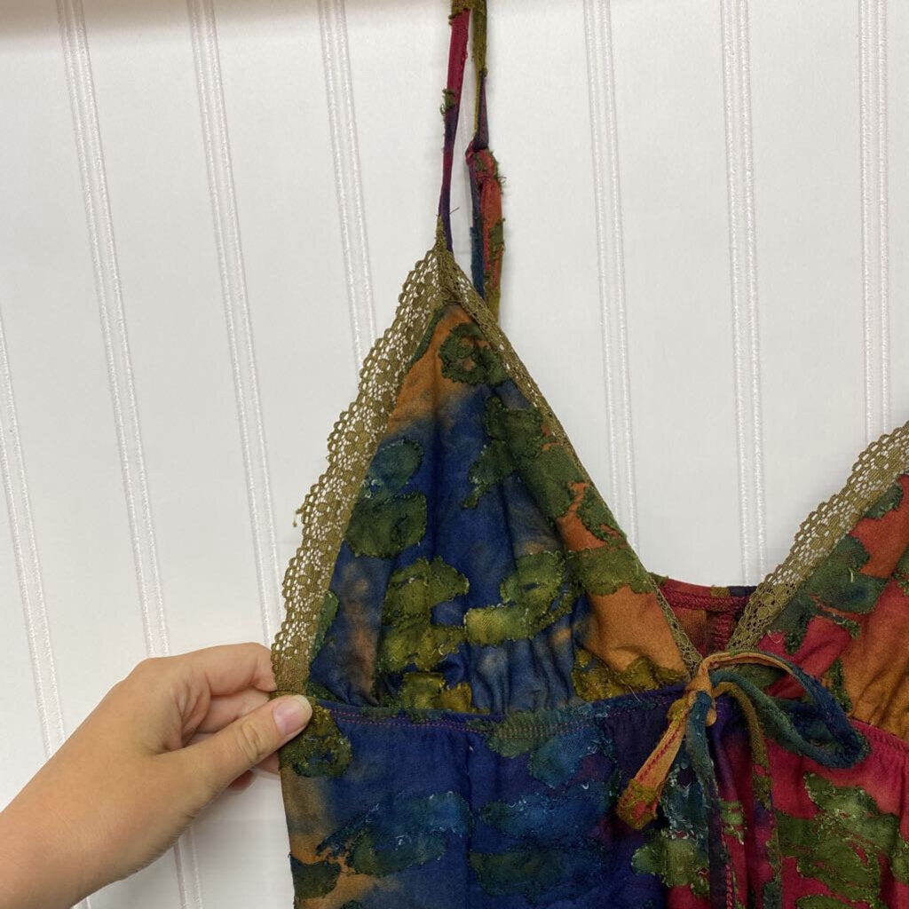 SPAGHETTI STRAP CROP TOP