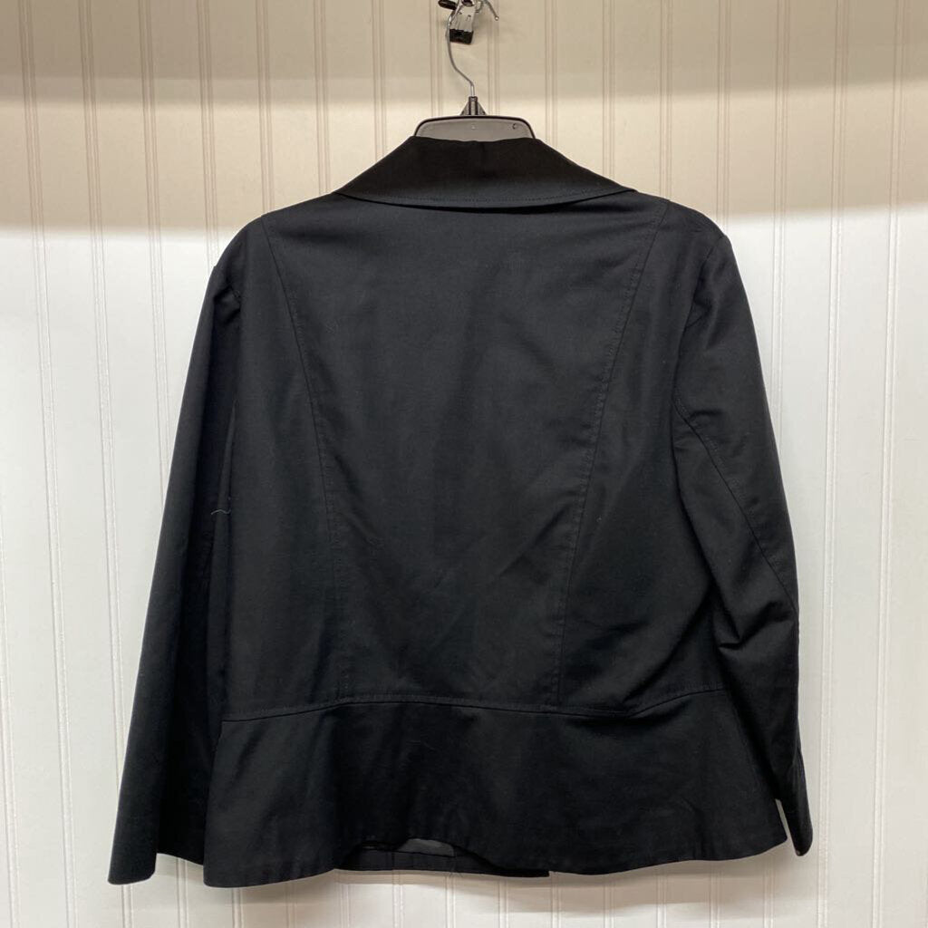 THREE BUTTON BLAZER
