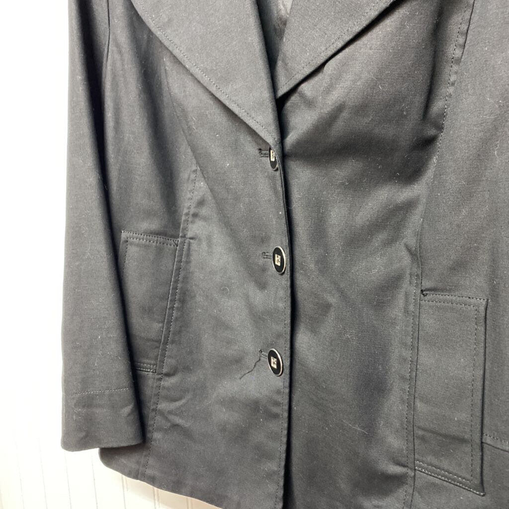 THREE BUTTON BLAZER