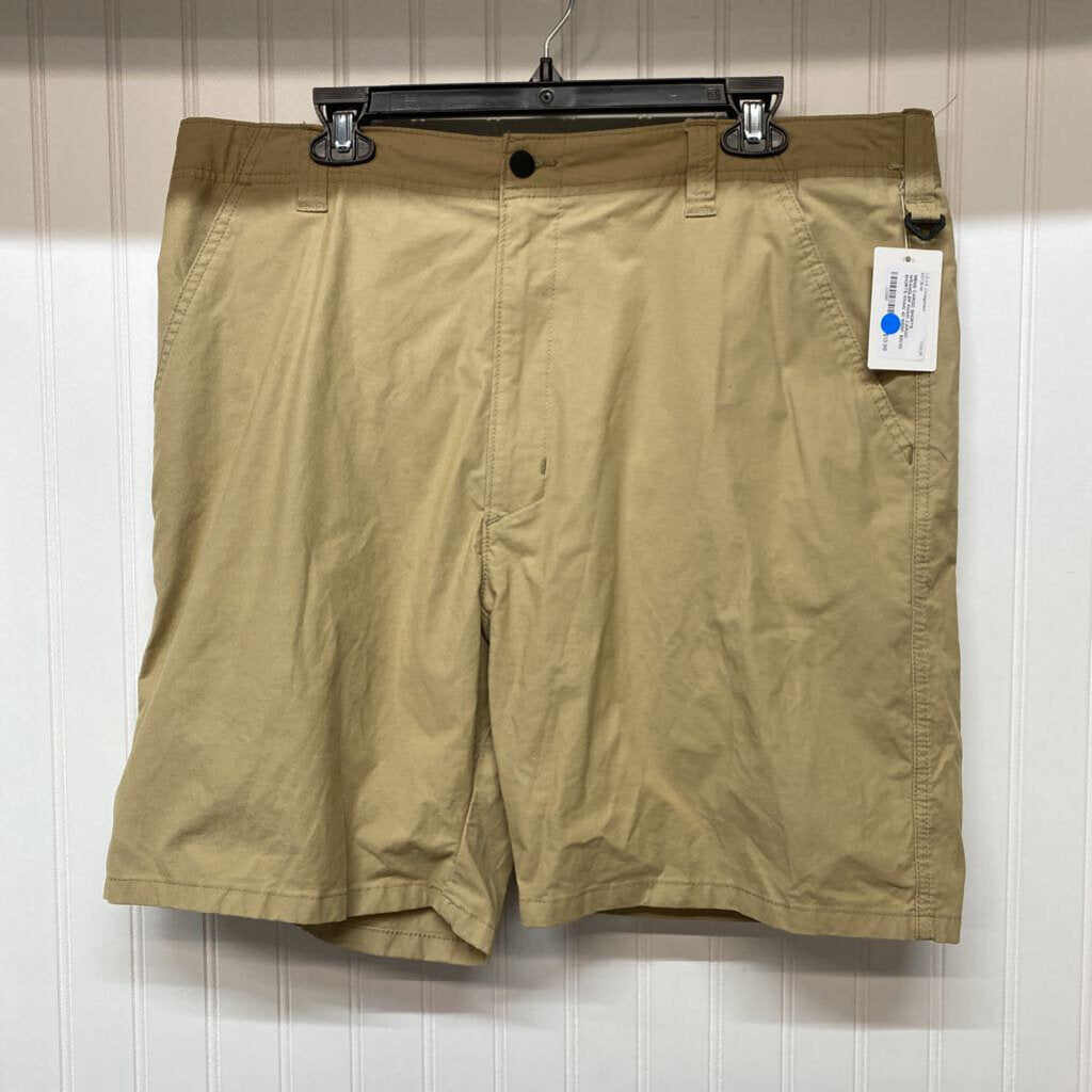 KHAKI CARGO SHORTS