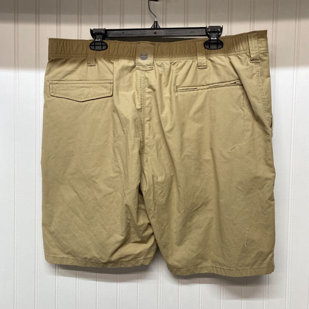 KHAKI CARGO SHORTS