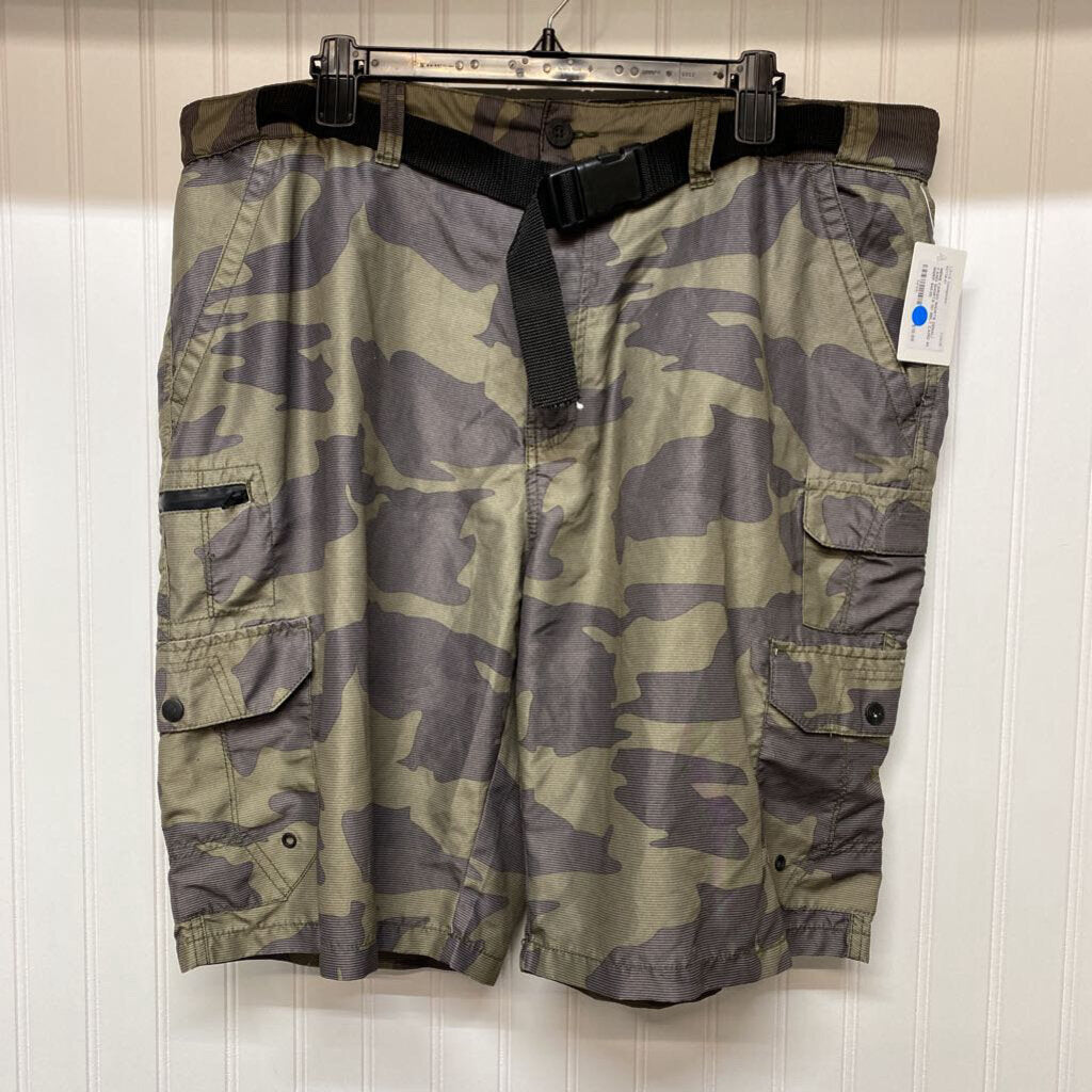CAMO SHORTS W/ BELT