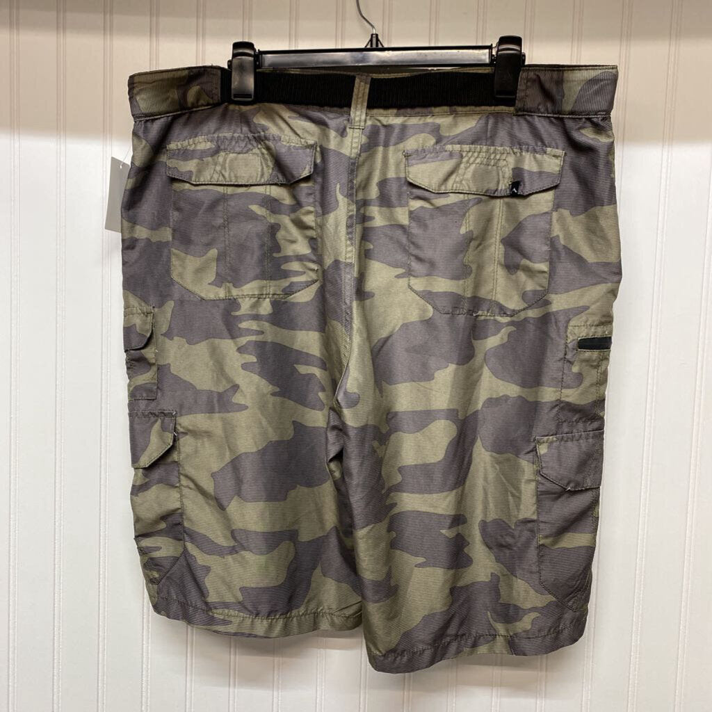 CAMO SHORTS W/ BELT