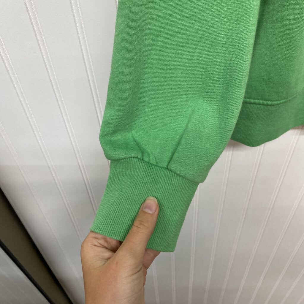 GREEN SWEATSHIRT