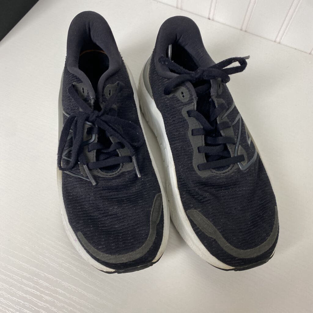 TENNIS SHOES