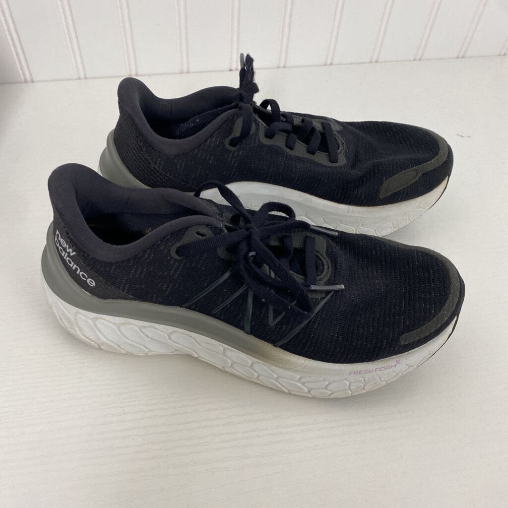 TENNIS SHOES