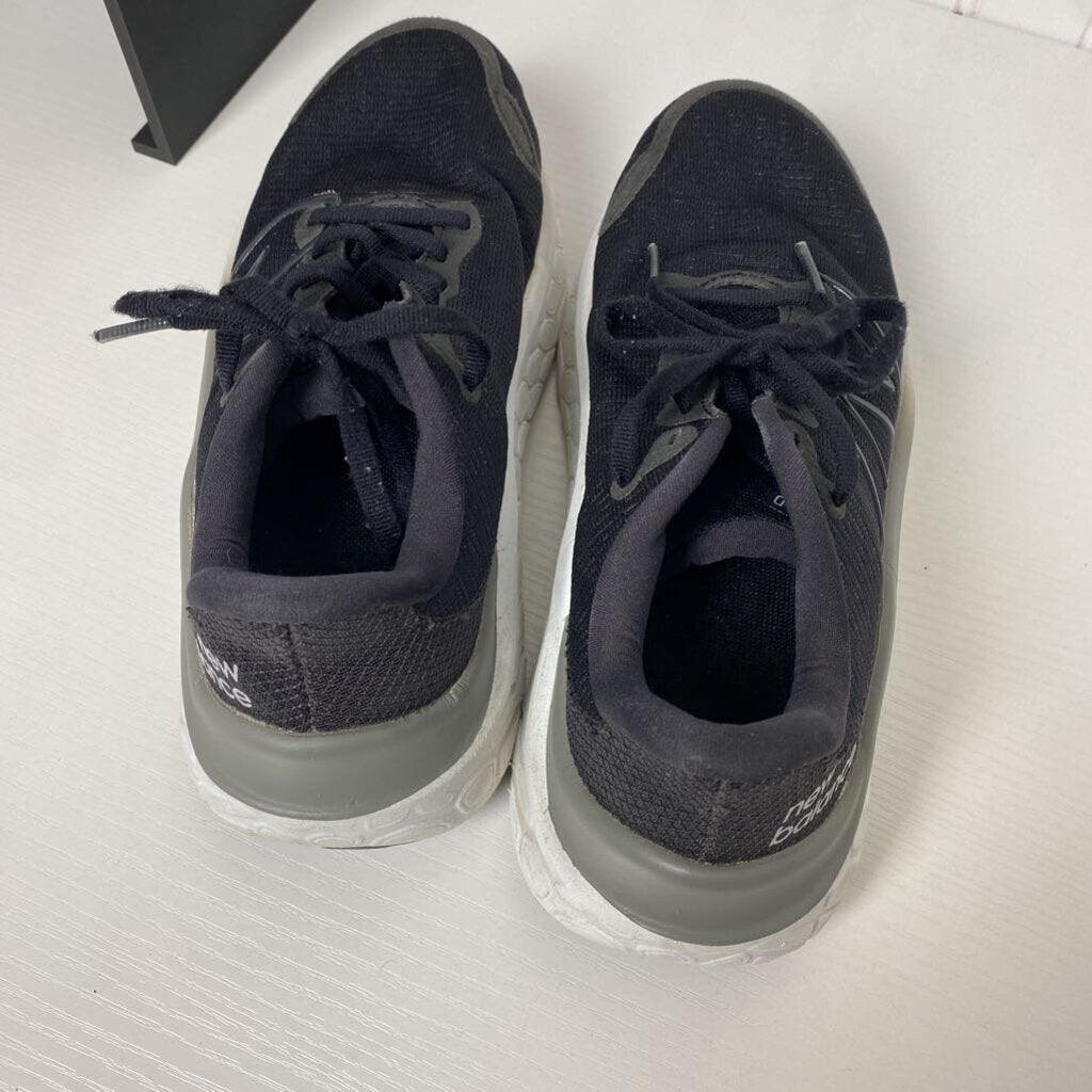 TENNIS SHOES