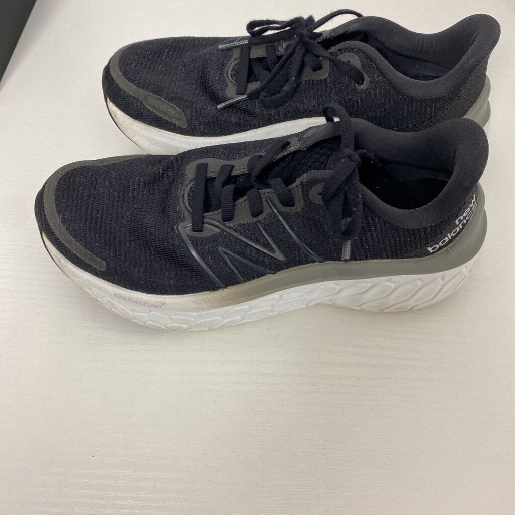 TENNIS SHOES