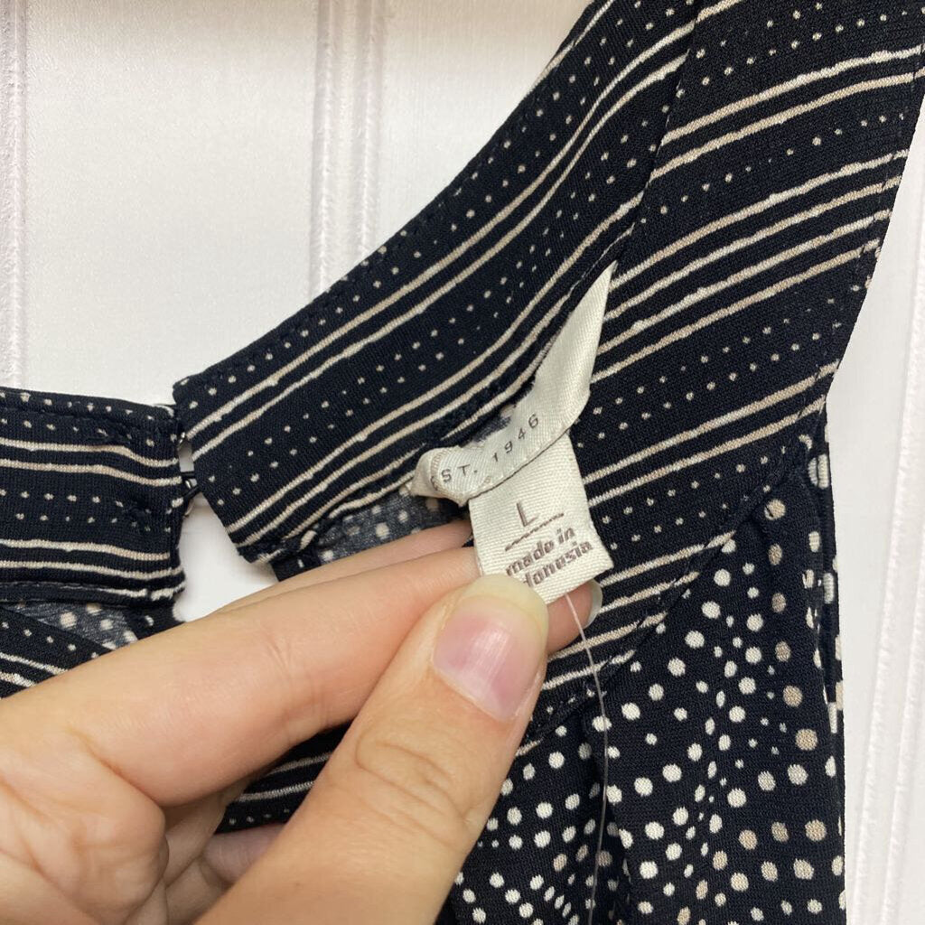 SLEEVELESS KNIT TOP
