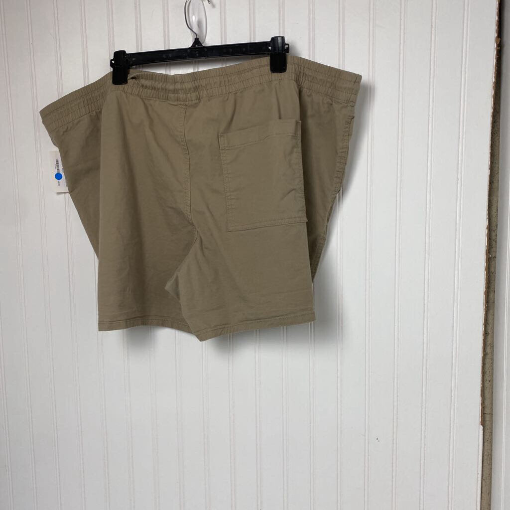 KHAKI SHORTS