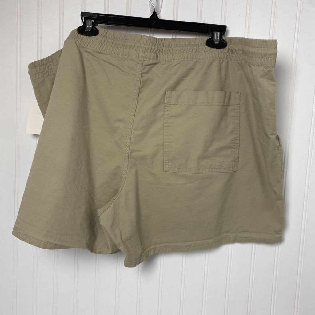 KHAKI SHORTS