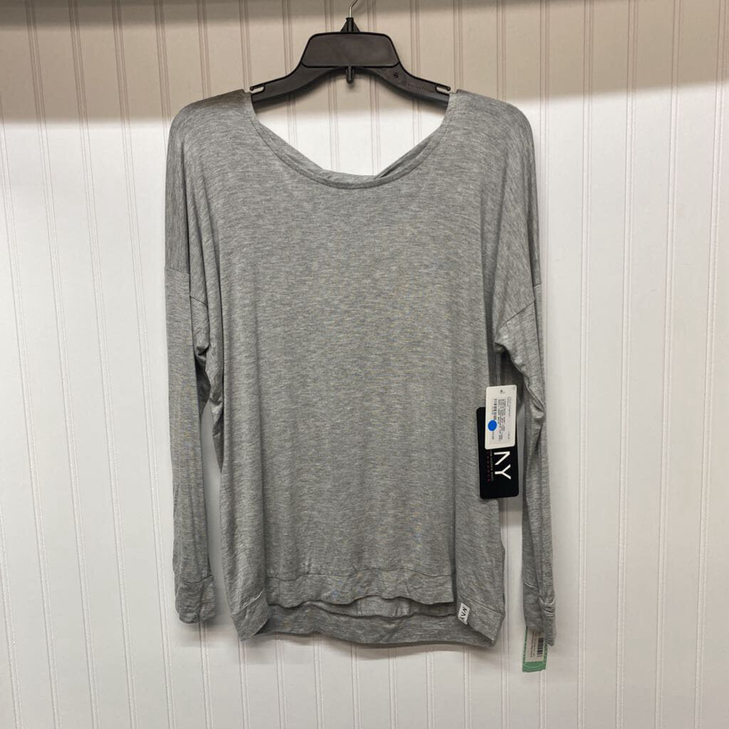 *LONG SLEEVE PERFORMANCE TOP