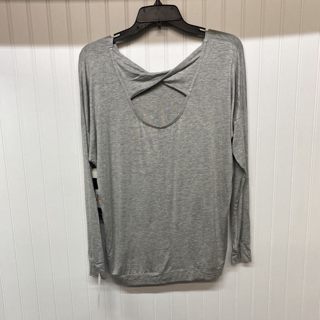 *LONG SLEEVE PERFORMANCE TOP