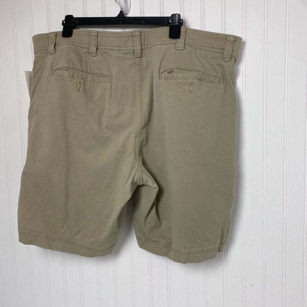 KHAKI SHORTS