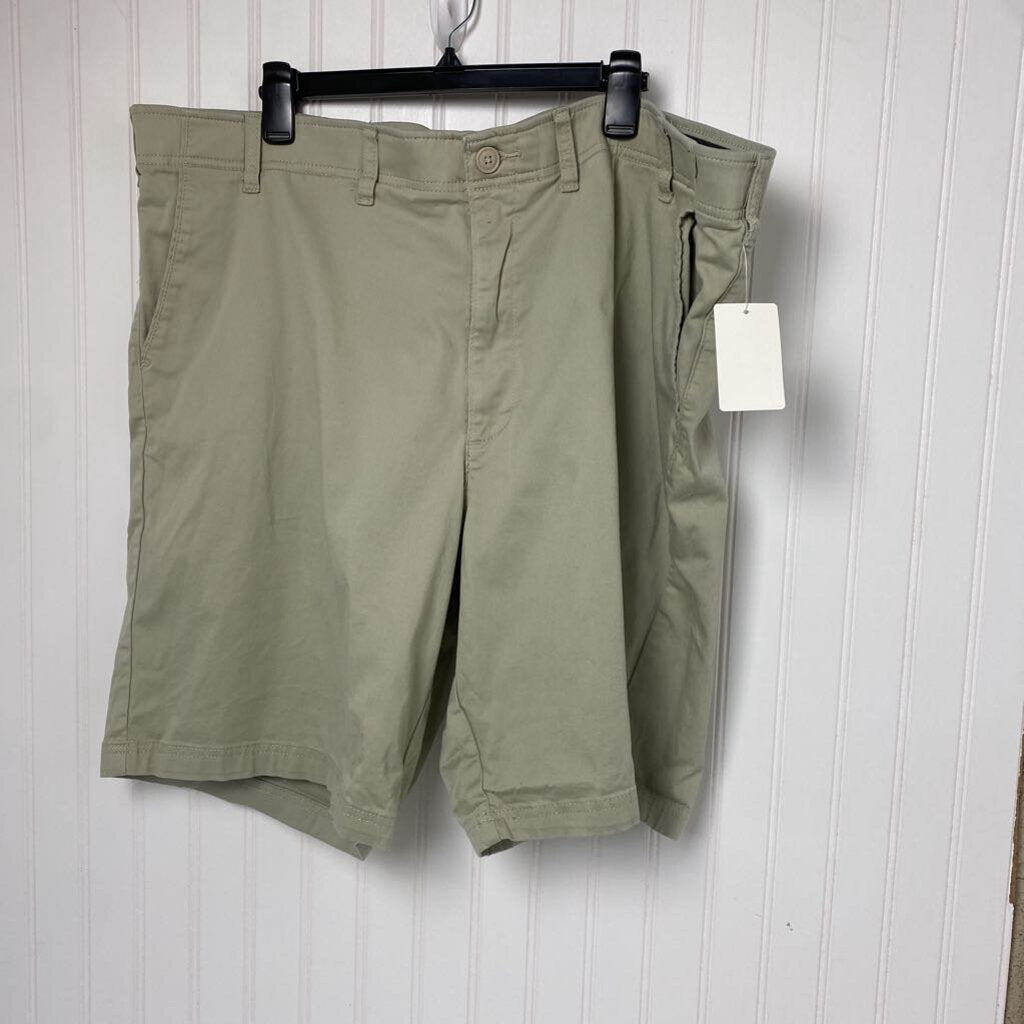 KHAKI SHORTS