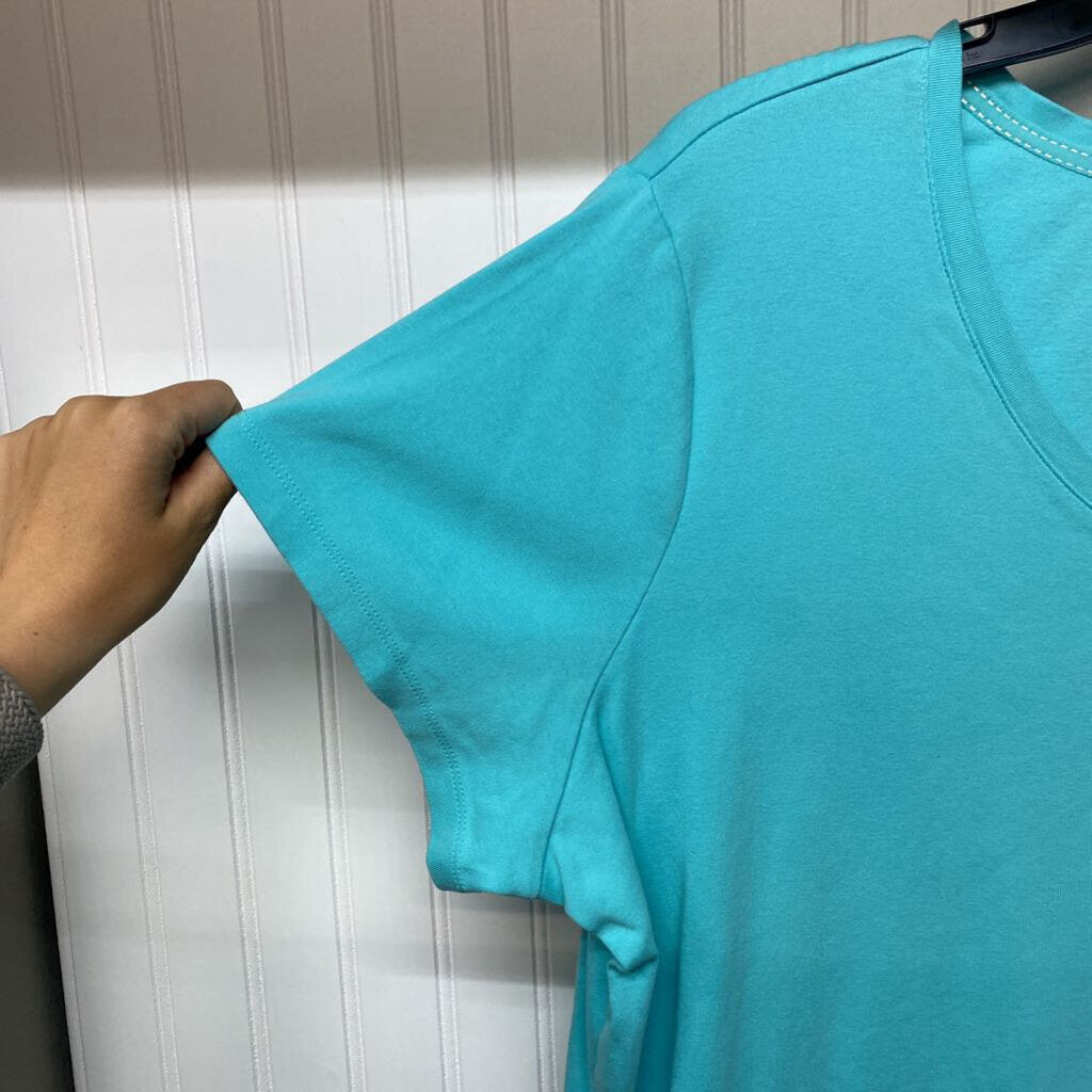 SHORT SLEEVE V NECK TEE