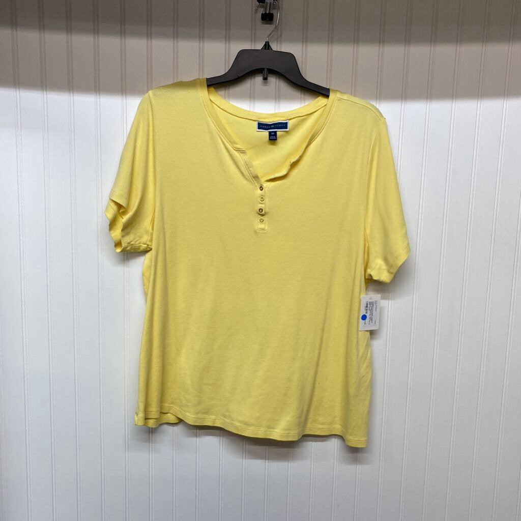 SHORT SLEEVE V NECK TEE