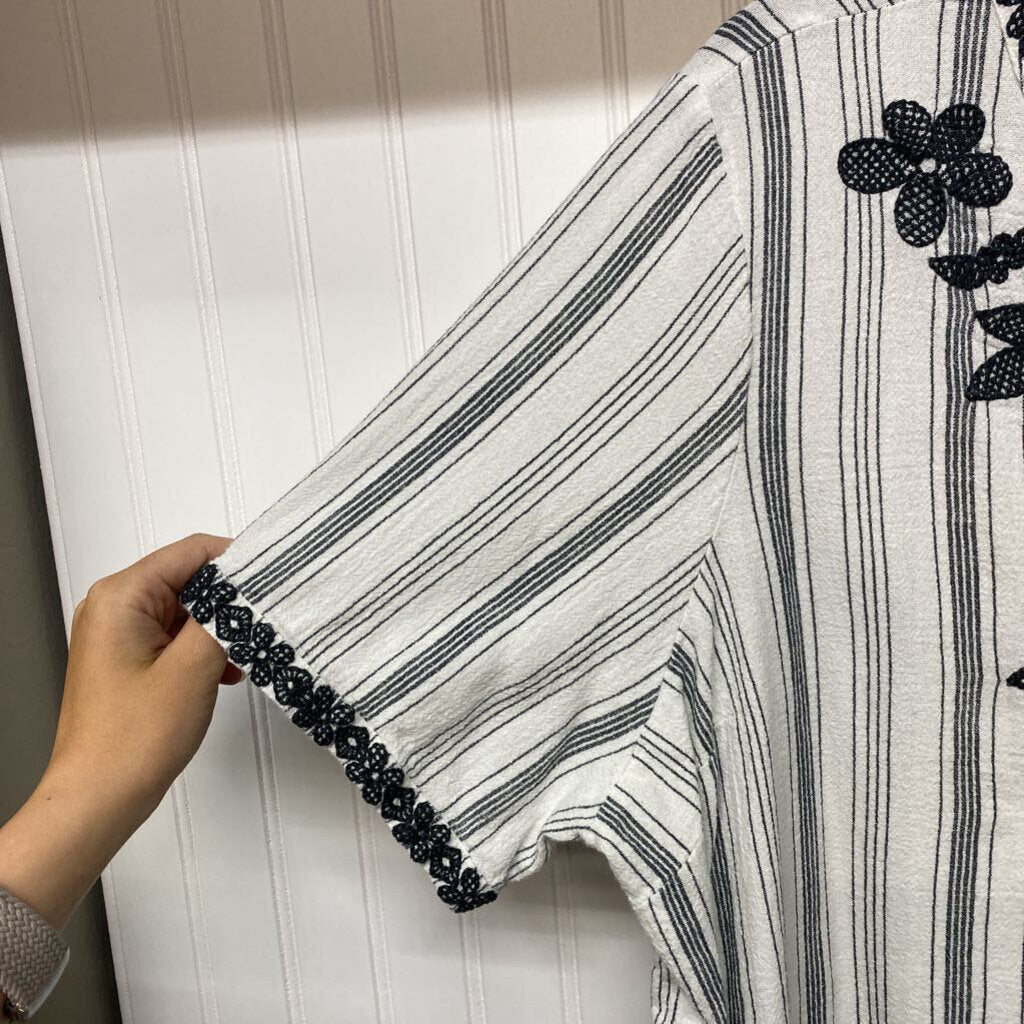 SHORT SLEEVE EMBROIDERED SHIRT