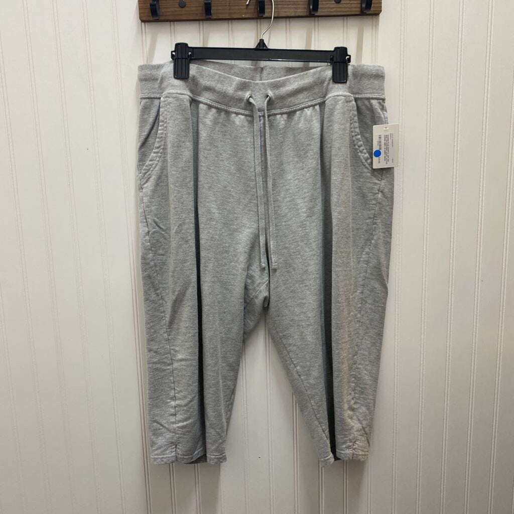 DRAWSTRING WAIST ACTIVE CAPRIS