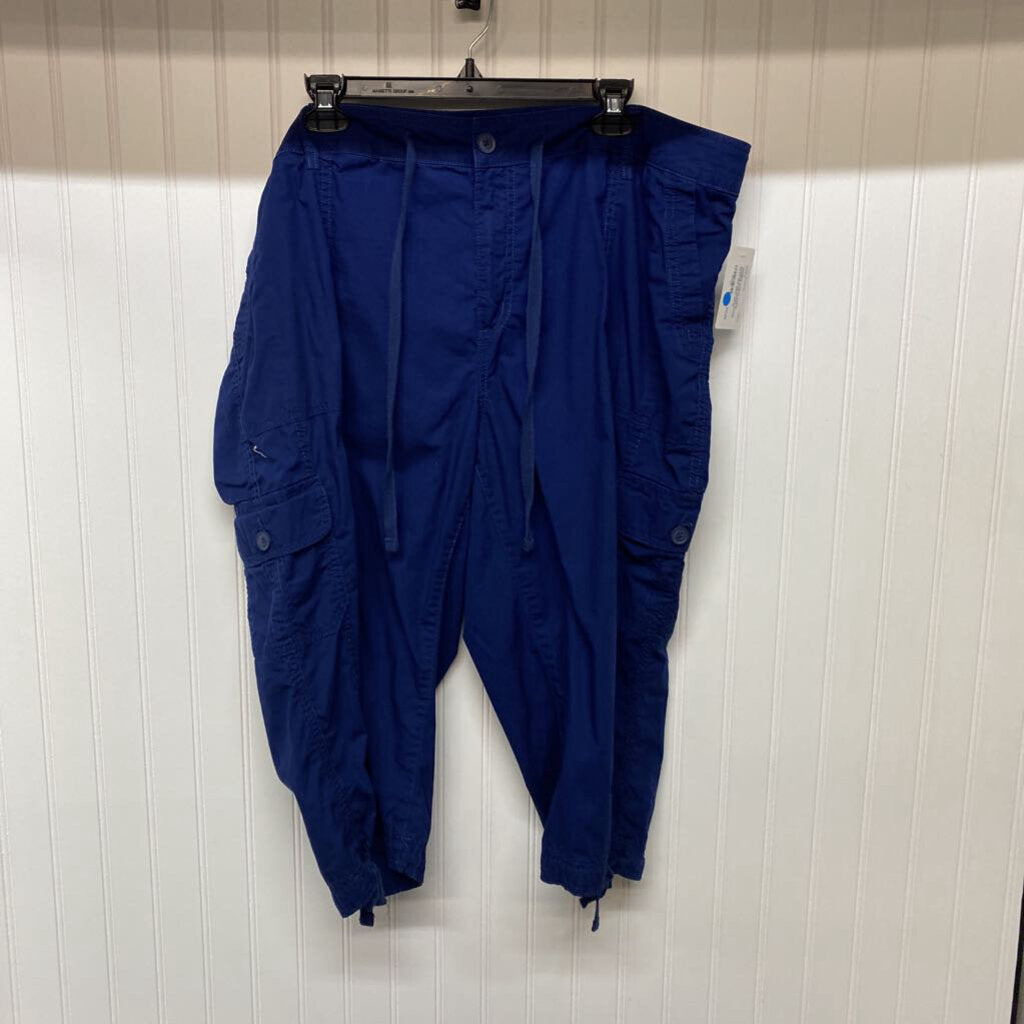 WOMENS PLUS CARGO CAPRIS