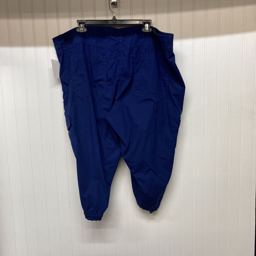WOMENS PLUS CARGO CAPRIS