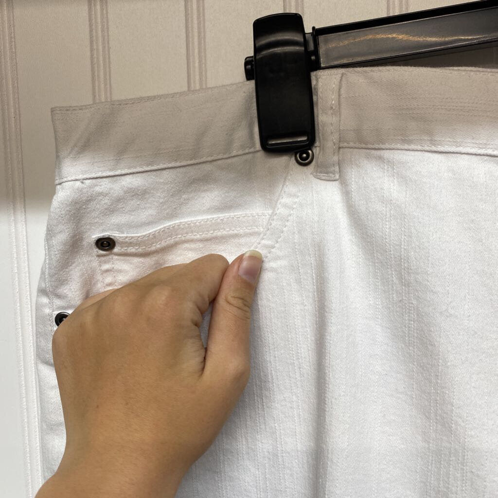 WHITE JEANS