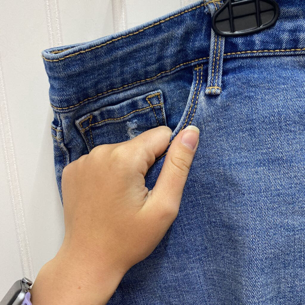 DISTRESSED DENIM SHORTS