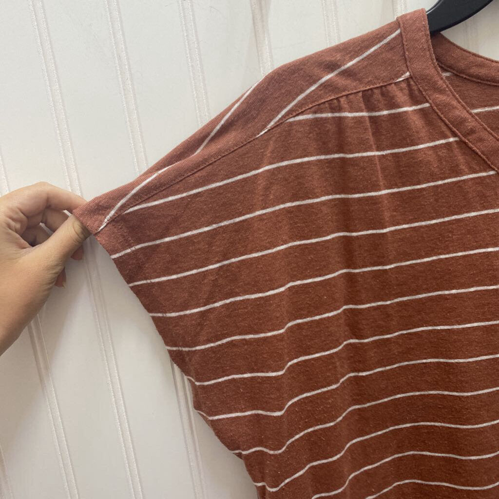 SHORT SLEEVED WITH BUTTONS