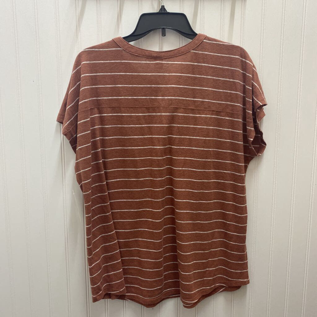 SHORT SLEEVED WITH BUTTONS