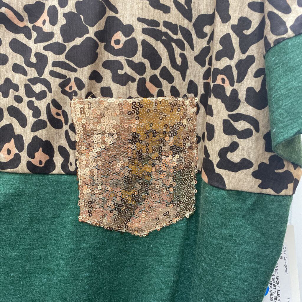 SHORT SLEEVED TOP