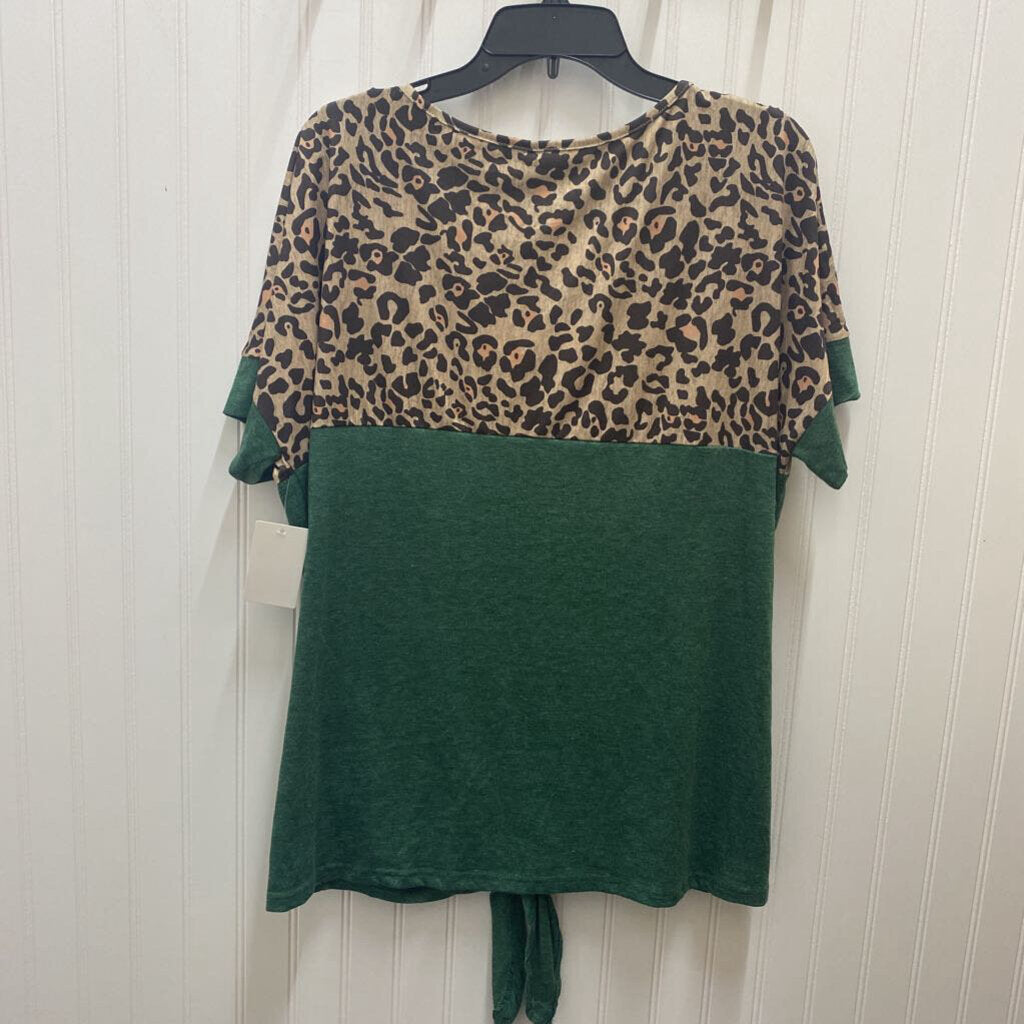 SHORT SLEEVED TOP