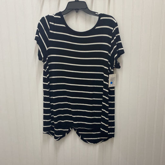 BLACK AND WHITE STRIPED TOP