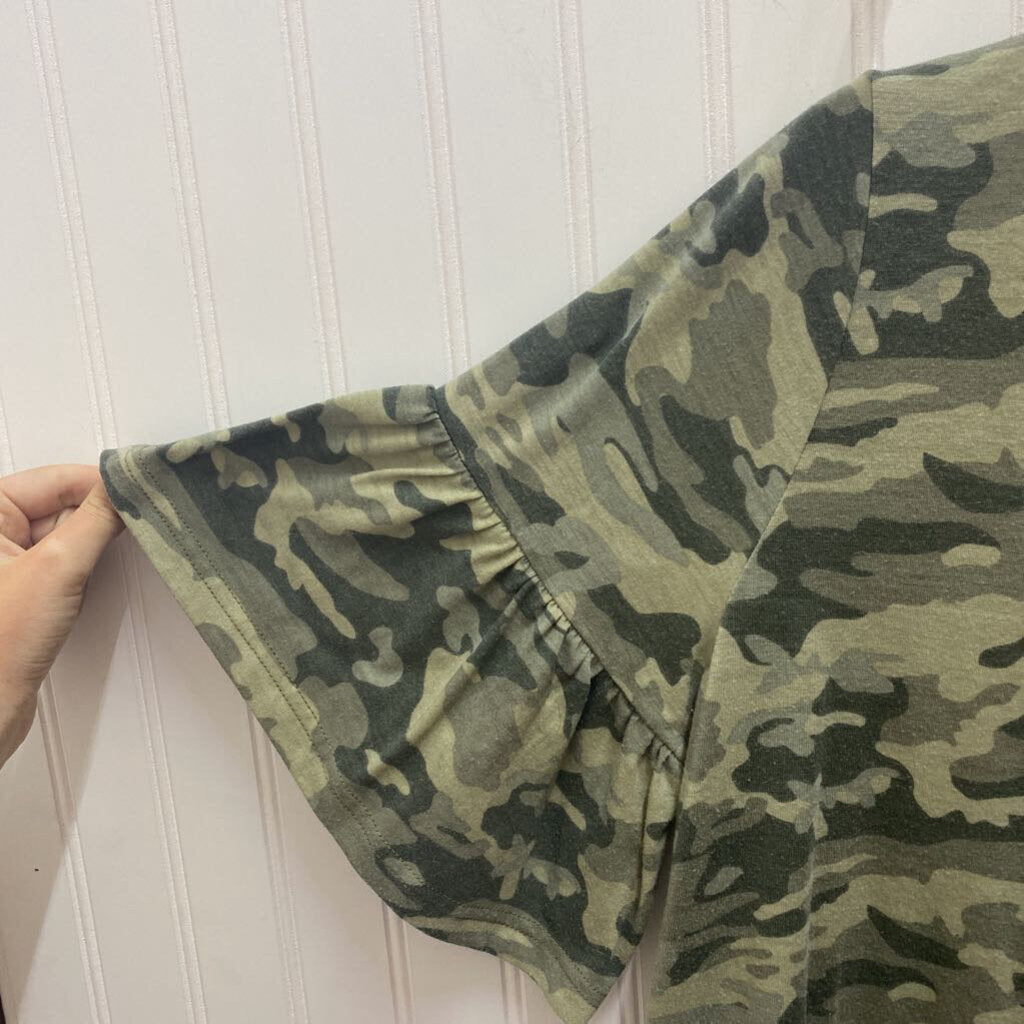 RUFFLED CAMO SHORT SLEEVED