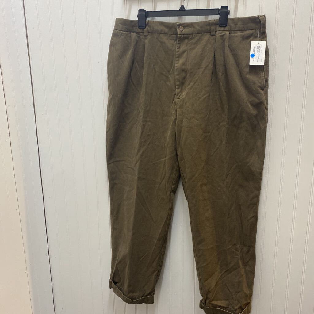 PLEATED KHAKI PANTS