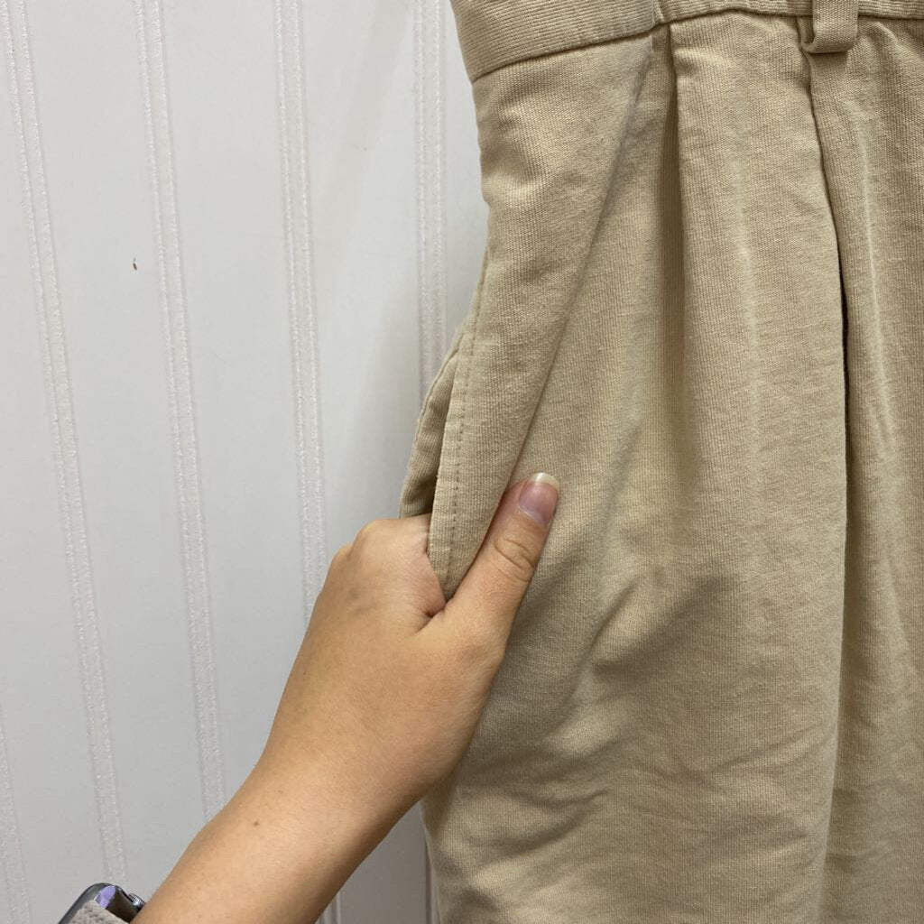PLEATED KHAKI SHORTS