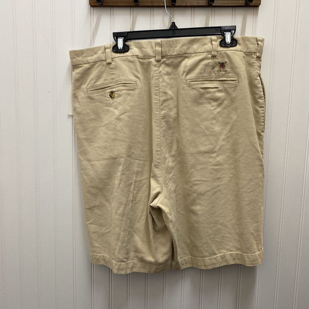 PLEATED KHAKI SHORTS