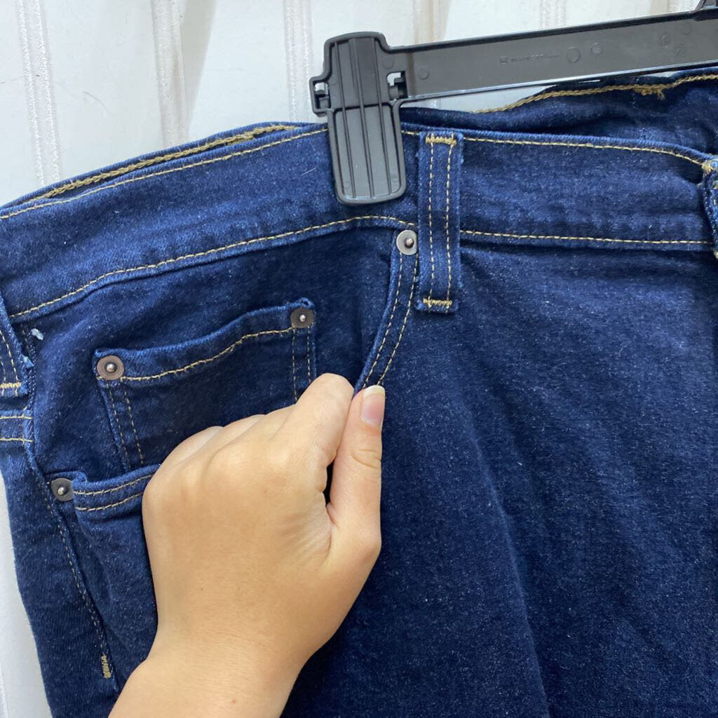 *STRAIGHT LEG JEANS