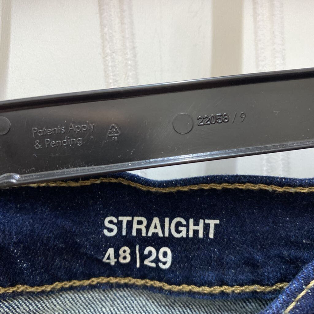 *STRAIGHT LEG JEANS
