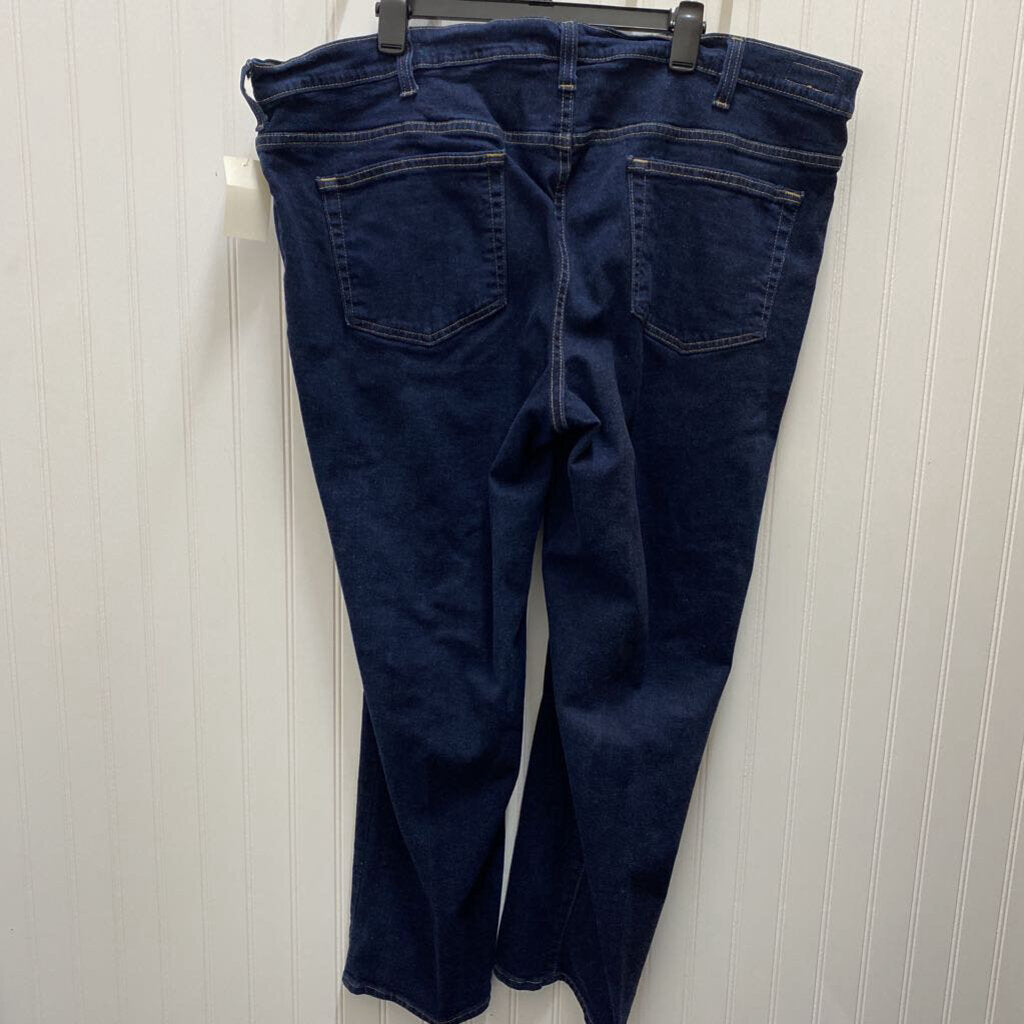*STRAIGHT LEG JEANS