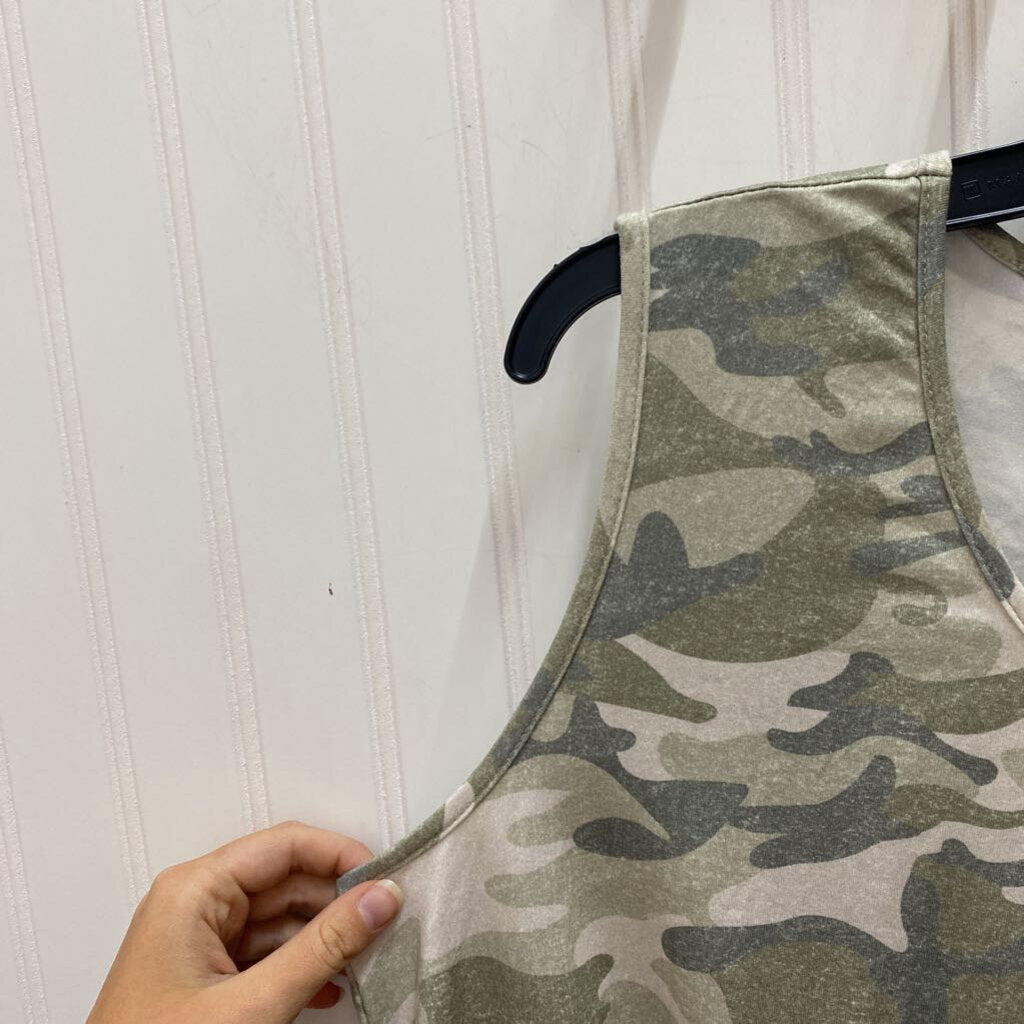 SLEEVLESS TOP WITH POCKET