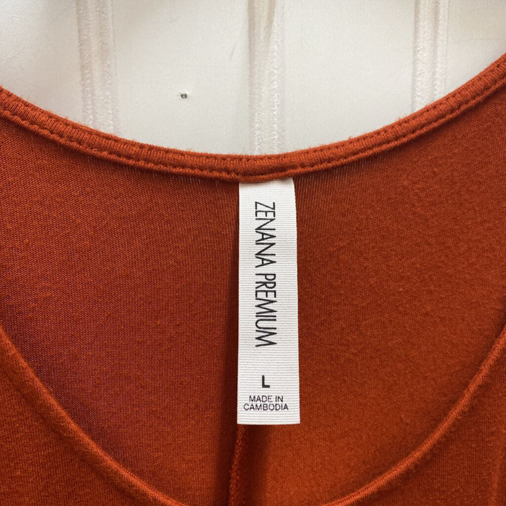 SLEEVLESS TOP