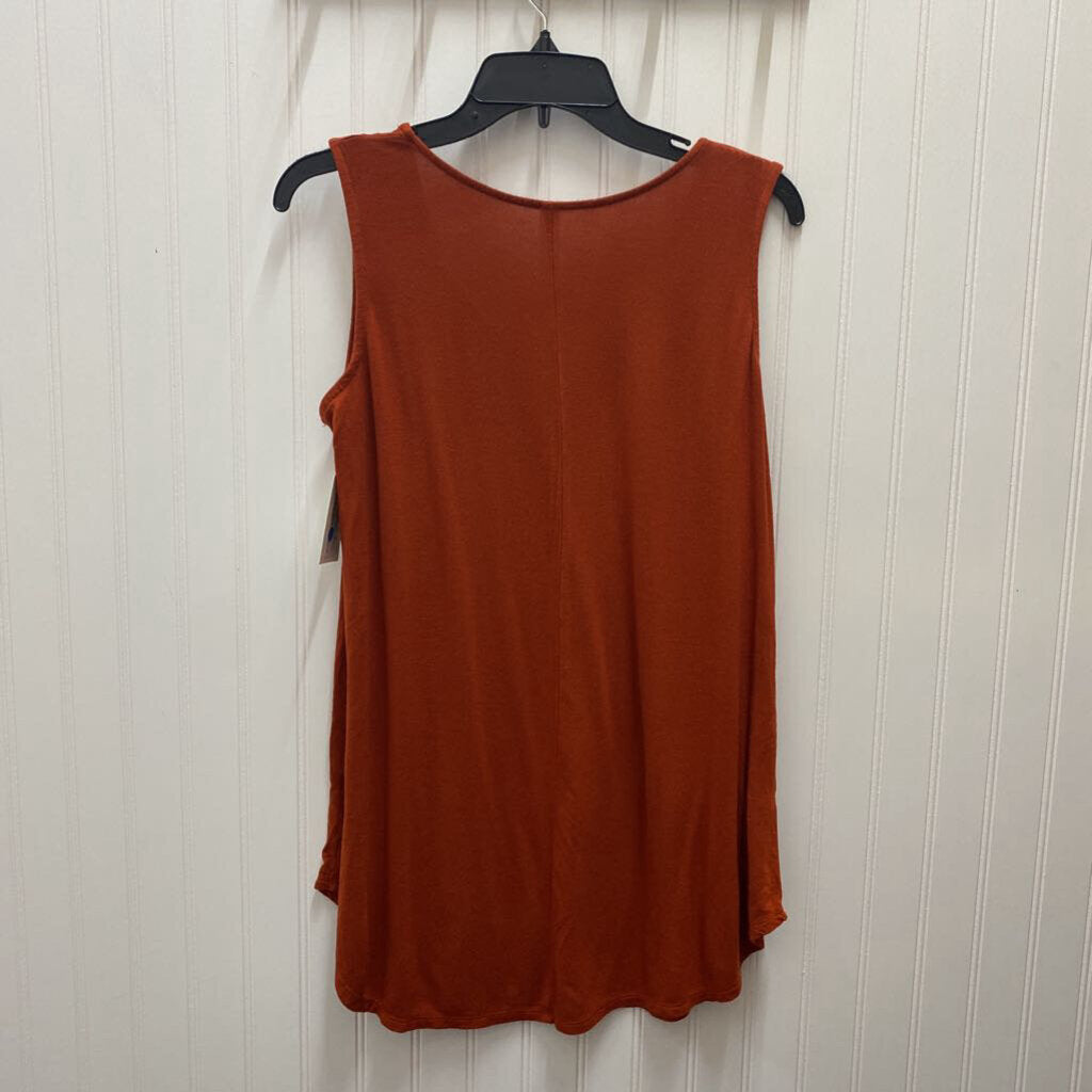 SLEEVLESS TOP
