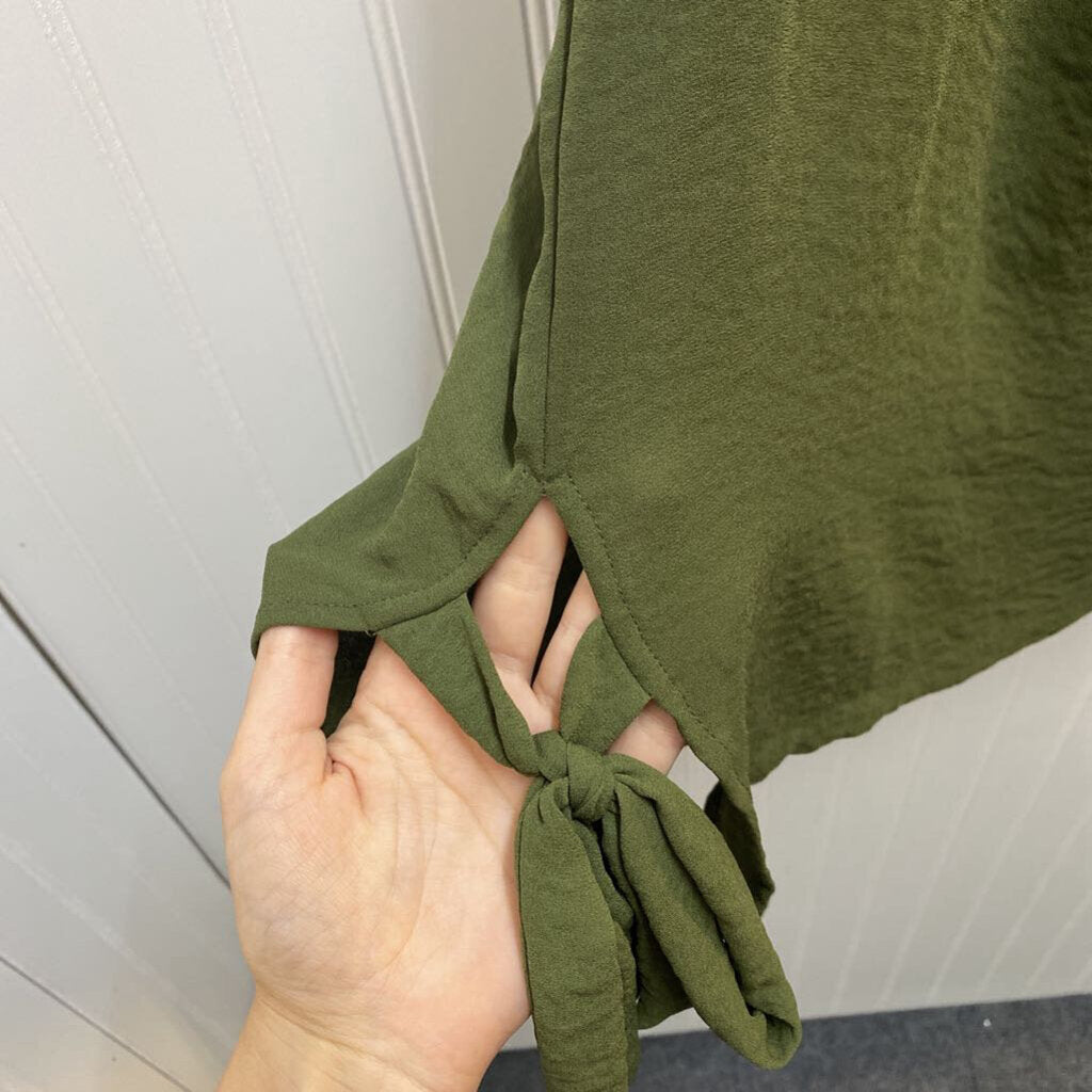 SIDE TIED V NECK TOP