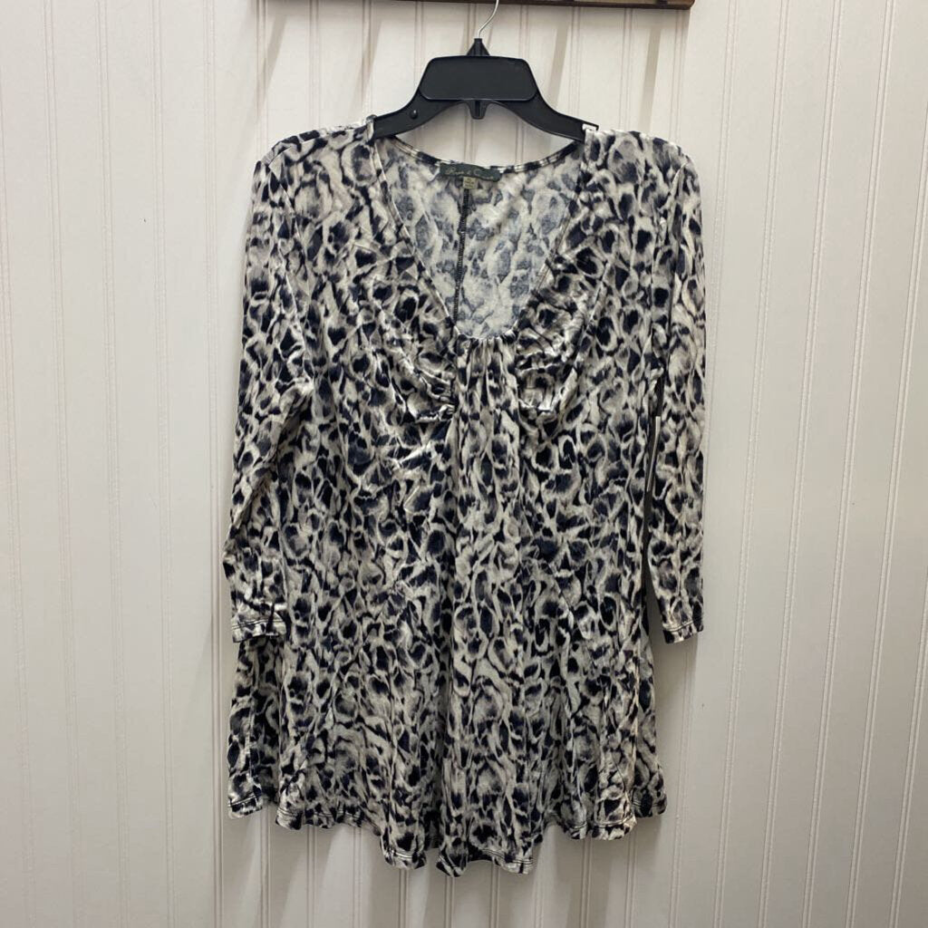 GATHERED SCOOP NECK