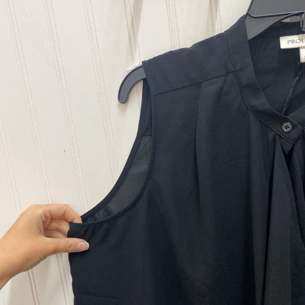 FLOWY SLEEVLESS TOP