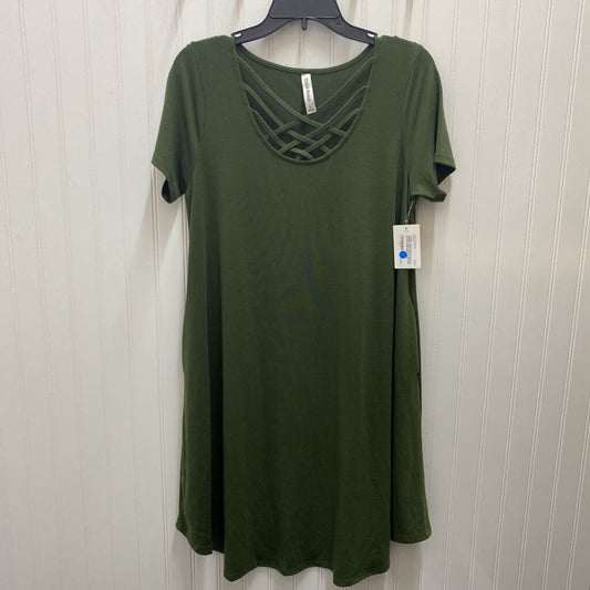 CRISS CROSS NECKLINE