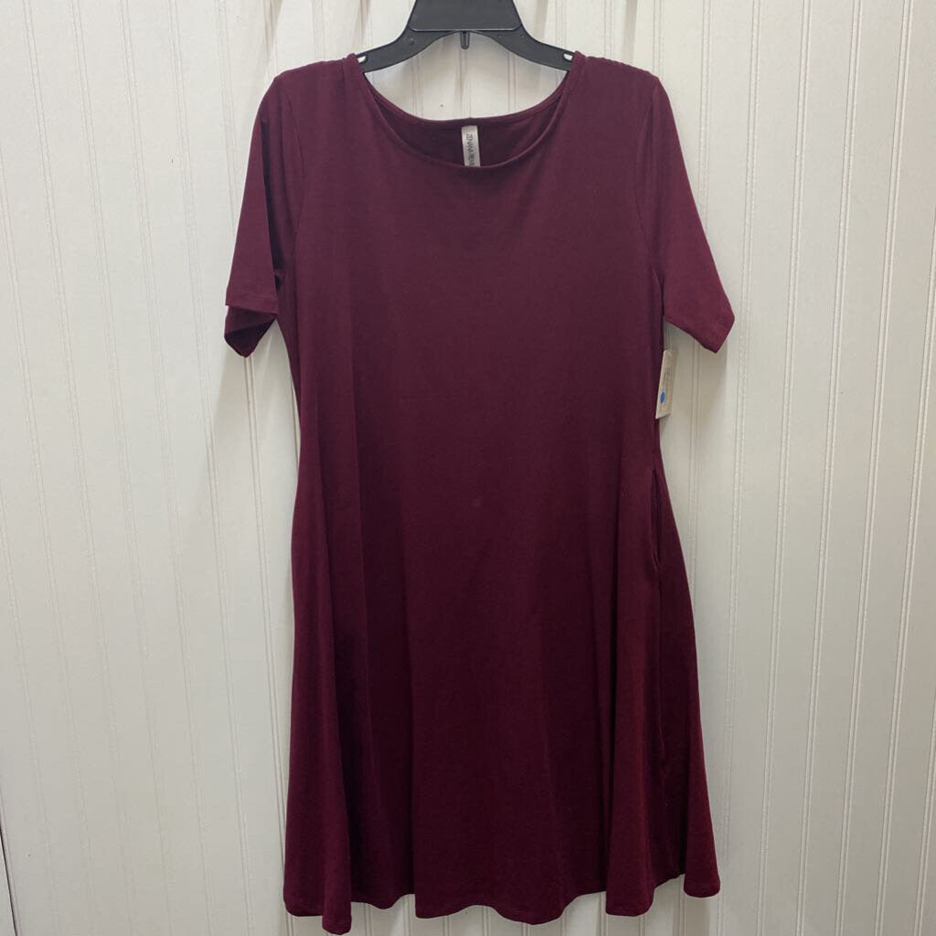 SHORT SLEEVED DRESS
